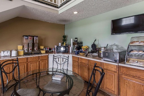 Rodeway Inn image 1