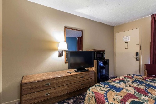 Rodeway Inn image 16