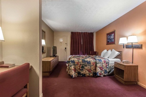 Rodeway Inn image 17