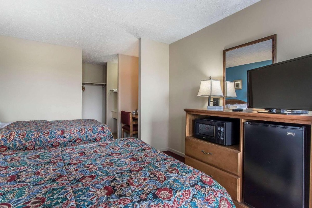 Rodeway Inn Image 23